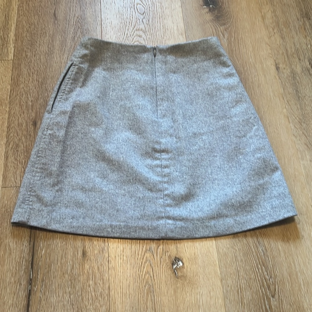 Aritzia Wilfred color Gray 68% Wool 25% Nylon 5% Cashmere Classic Mini Skirt - Picture 5 of 10